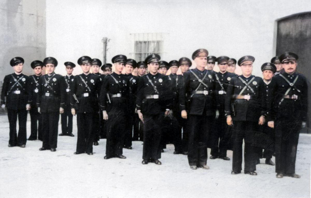 Cos de la Policia Municipal d'Alzira als anys cinquanta.