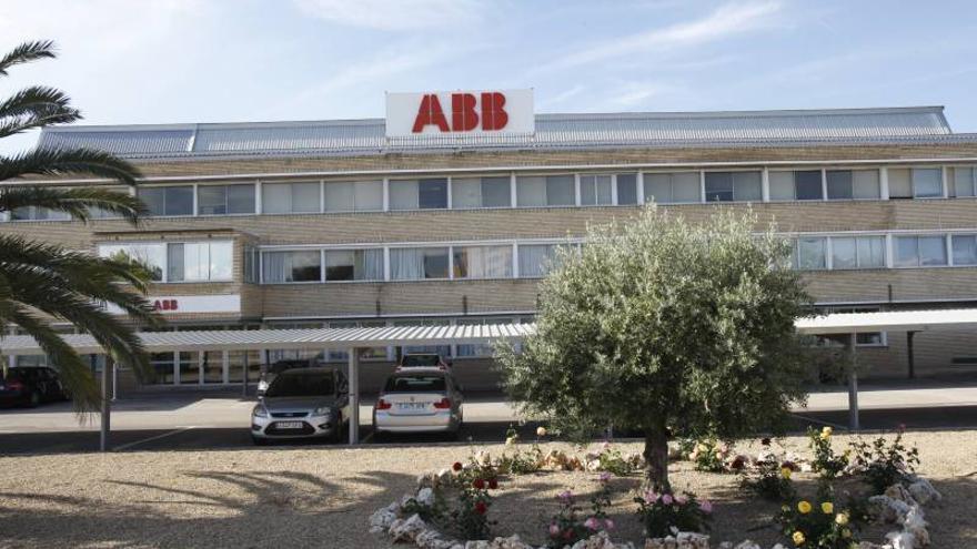 ABB ajustará su plantilla de Zaragoza y deslocalizará producción a Polonia