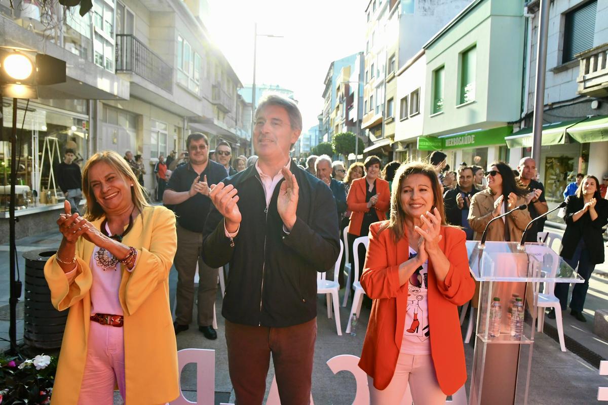 Carmela Silva, José Cacabelos y la diputada y edil Noemí Outeda.