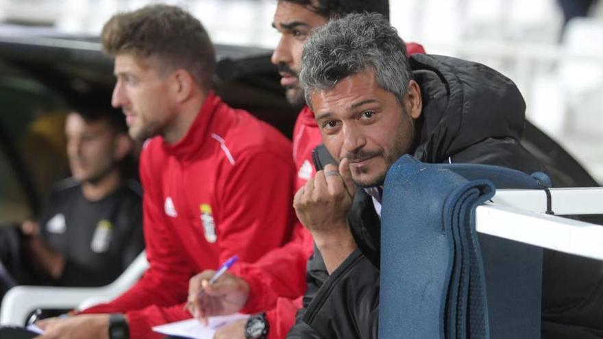 Gustavo Munúa, entrenador del FC Cartagena, durante un encuentro esta temporada en el Cartagonova.