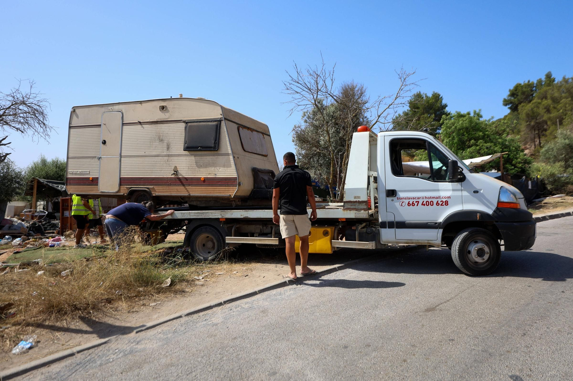Todas las imágenes del desalojo de Can Rova 2 en Ibiza