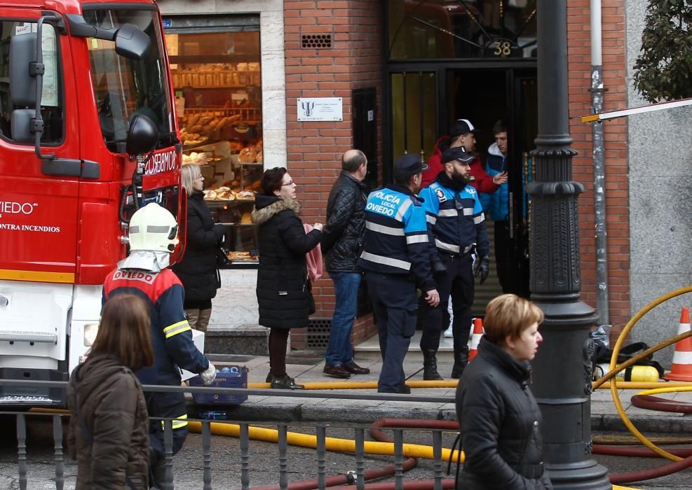 Incendio en un bazar chino de Oviedo.