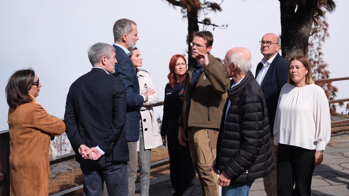 Los Reyes, de visita por la zona del incendio de Tenerife