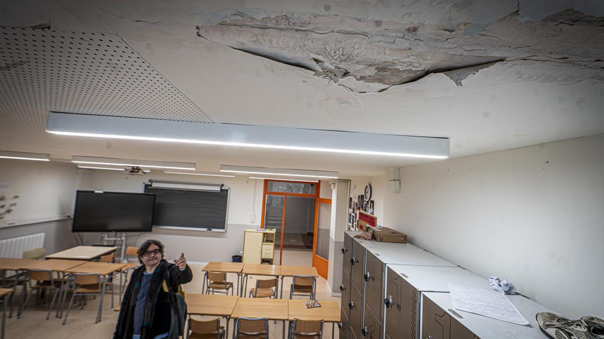 El Institut Sants, entre lo retro y lo ruinoso: crónica visual de un centro que envejece sin cuidados