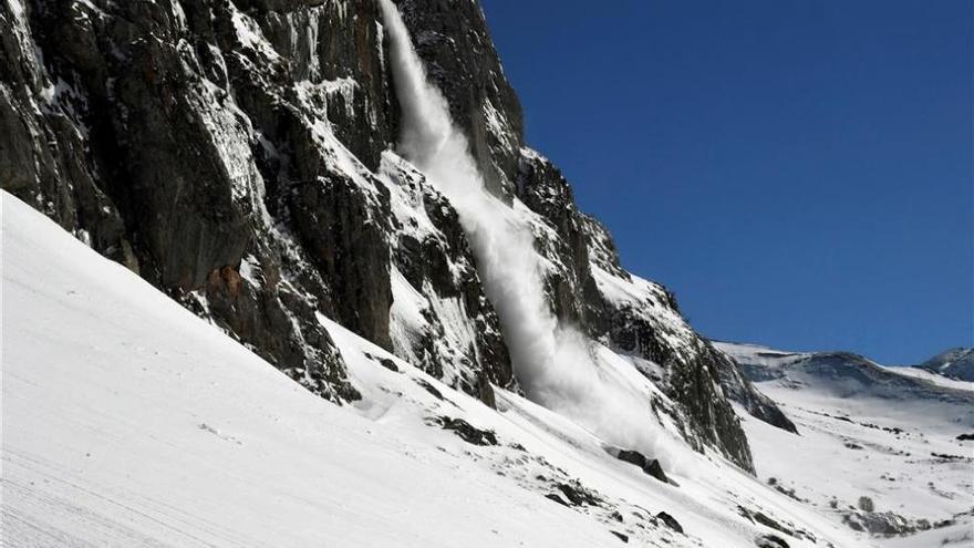 Alerta por aludes en el Pirineo oscense durante todo el lunes