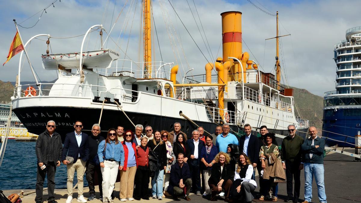 Una placa recuerda el viaje a La Aldea del ministro Galo Ponte en el Correíllo La Palma