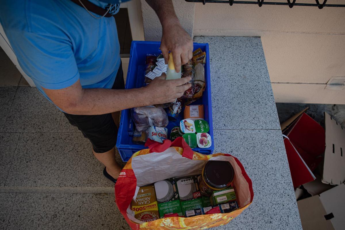 VLC Reportaje Amigos de la calle. Agosto 2022. BANCO DE ALIMENTO &quot; AMIGOS DE LA CALLE &quot;. AYUDA A LOS MÁS NECESITADOS . COMIDA PARA LA GENTE SIN RECURSOS
