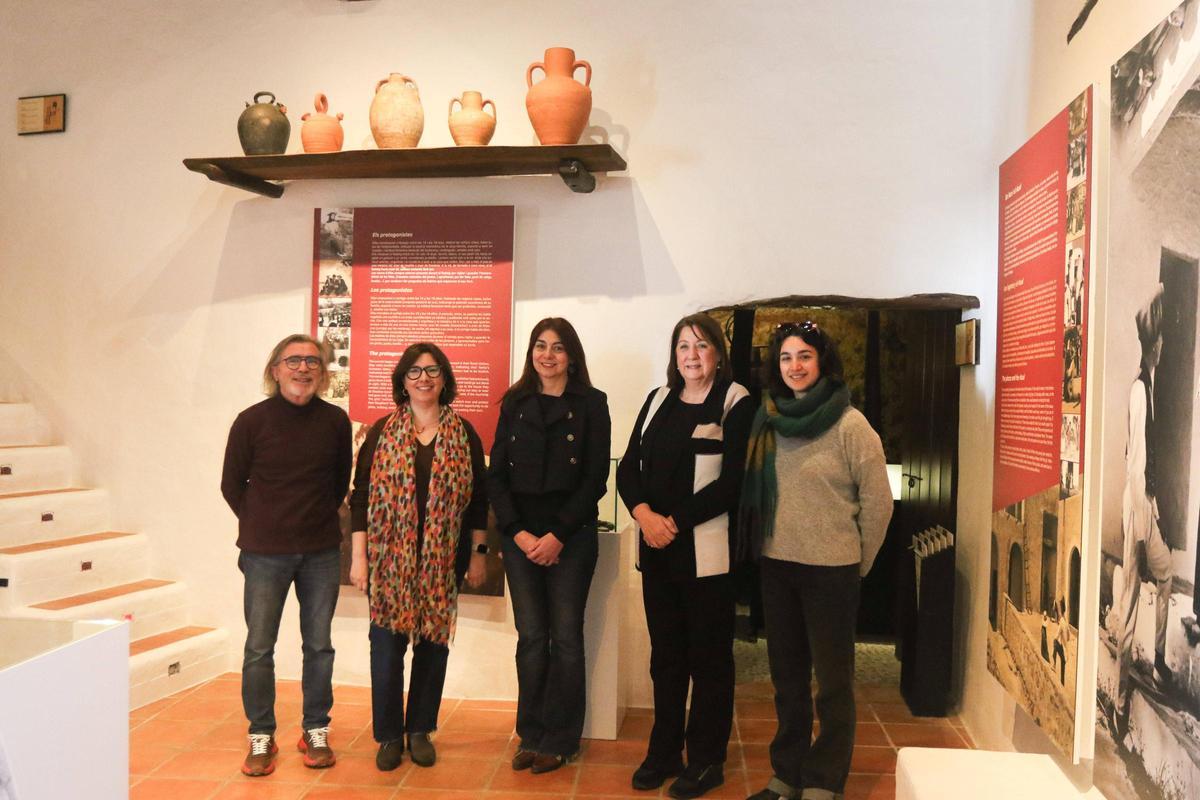 Exposición temporal del 'festeig pagès' en el Museo Etnográfico de Can Ros