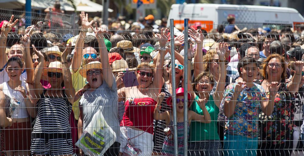 Imágenes del ambiente en la quinta mascletà de Hogueras