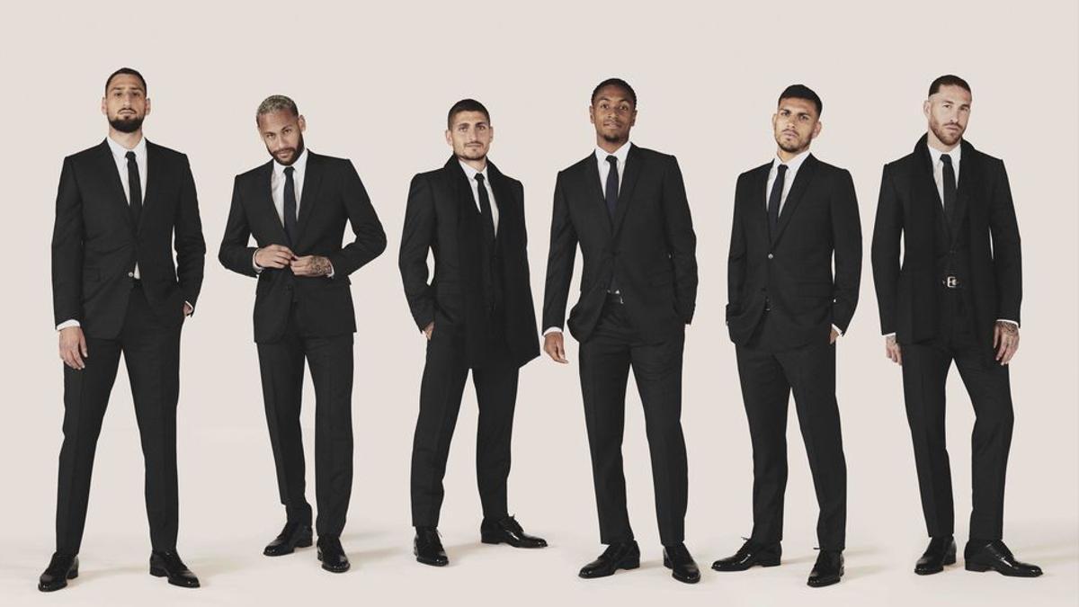 Los jugadores del PSG con sus trajes de Dior.