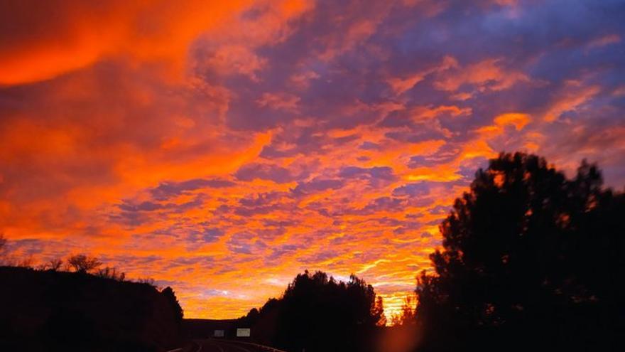 Candilazo o arrebol espectacular tomado desde Ademuz durante el atardecer del 27 de diciembre.