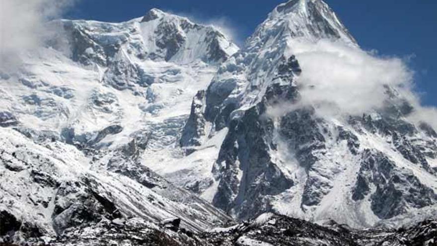 El impresionante macizo del Kangchenjunga, la tercera montaña más alta del planeta.