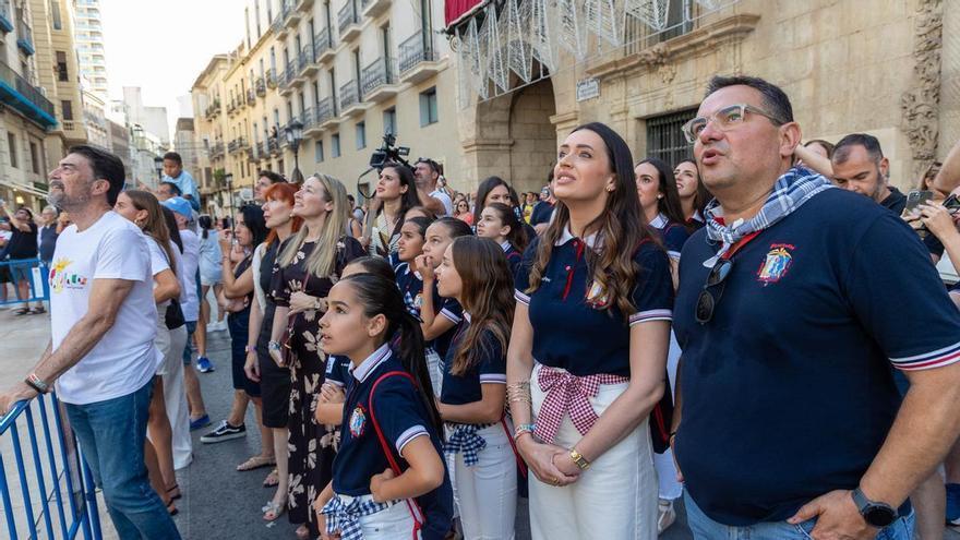 Así ha sido la subida del remate de la Hoguera Oficial, «Singulares»