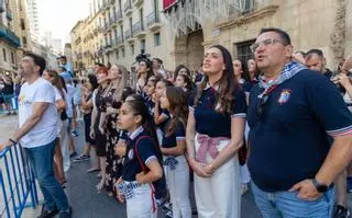 Así ha sido la subida del remate de la Hoguera Oficial, «Singulares»