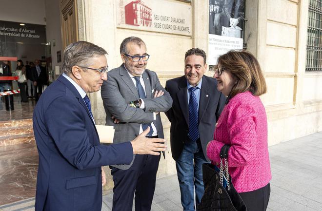 El conseller de Educación inaugura unas jornadas de Historia Medieval en Alicante