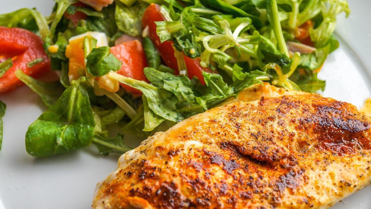 El pit de pollastre és una bona opció per a totes les dietes.