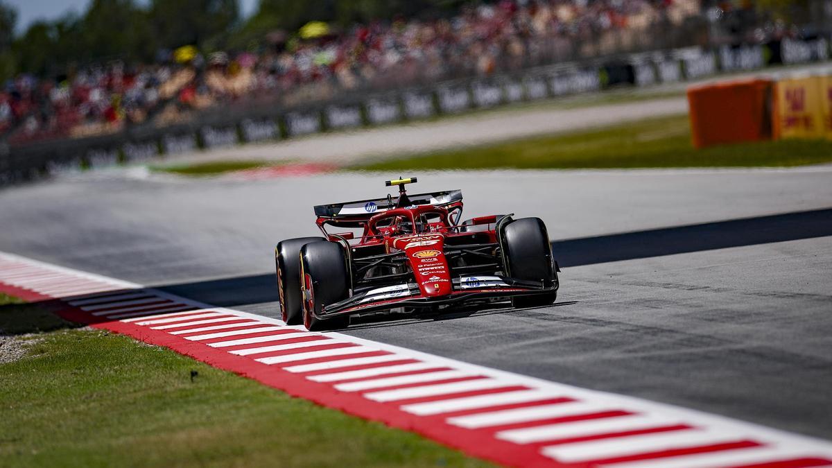 Carlos Sainz, con su Ferrari, este viernes en Montmeló.