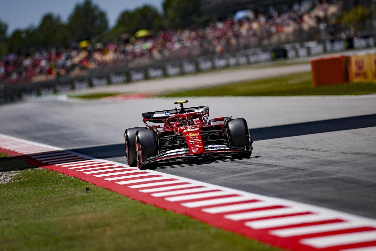 Carlos Sainz, con su Ferrari, este viernes en Montmeló.