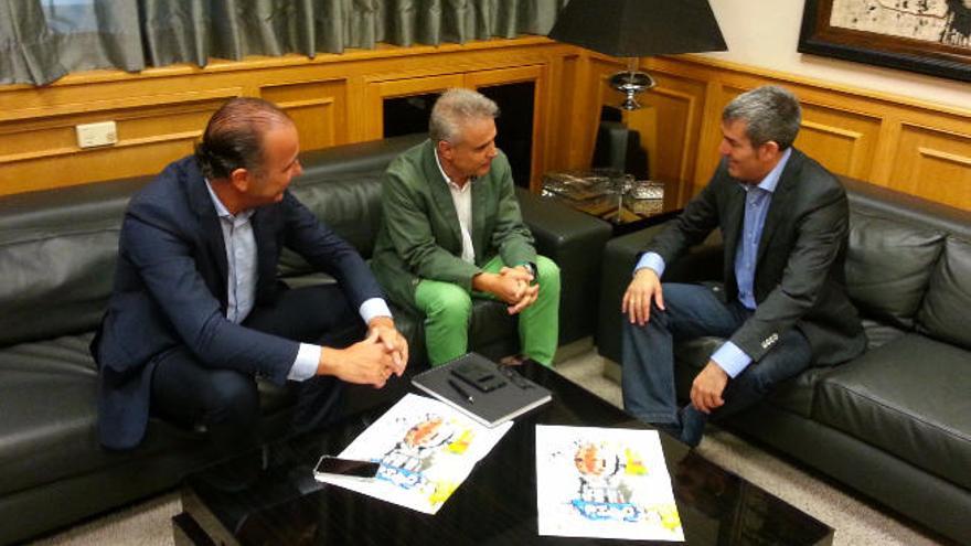 José Luis Báez, primer teniente de alcalde, y Gonzalo Rosario, alcalde de Teror, junto a Fernando Clavijo, ayer.