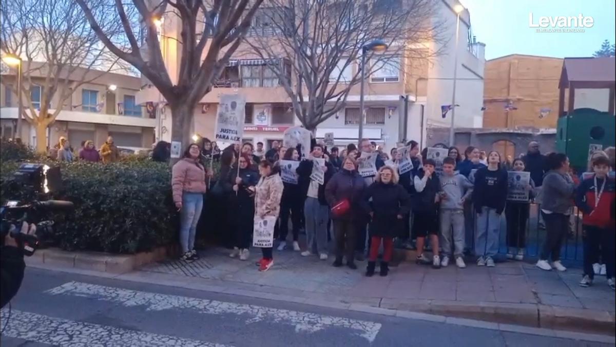 Cerca de 300 personas reclaman en Sueca justicia para Álex