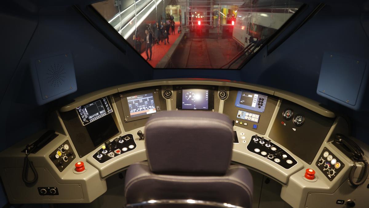 Una imagen de la cabina del maquinista de un tren iryo.
