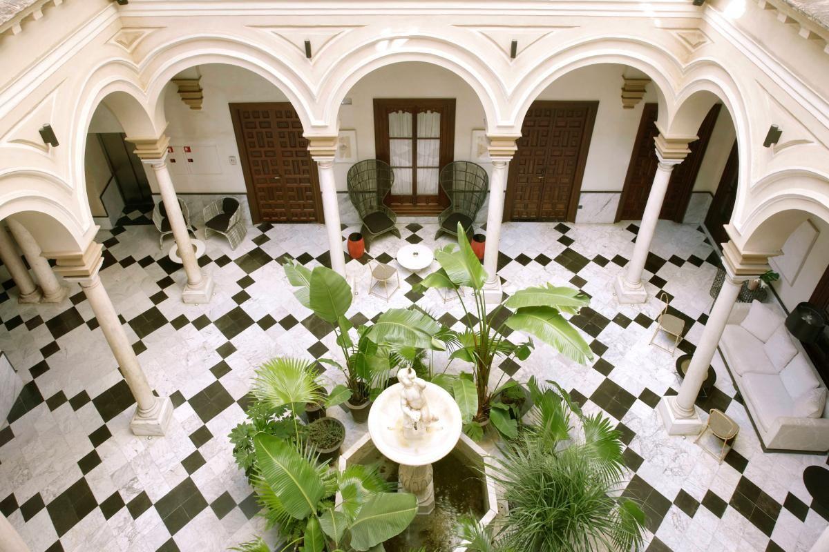 Palacio Main Courtyard - CoolRooms Palacio de Villapanés