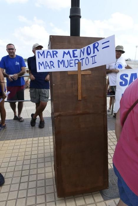 Protestas por el estado del Mar Menor en Los Nieto