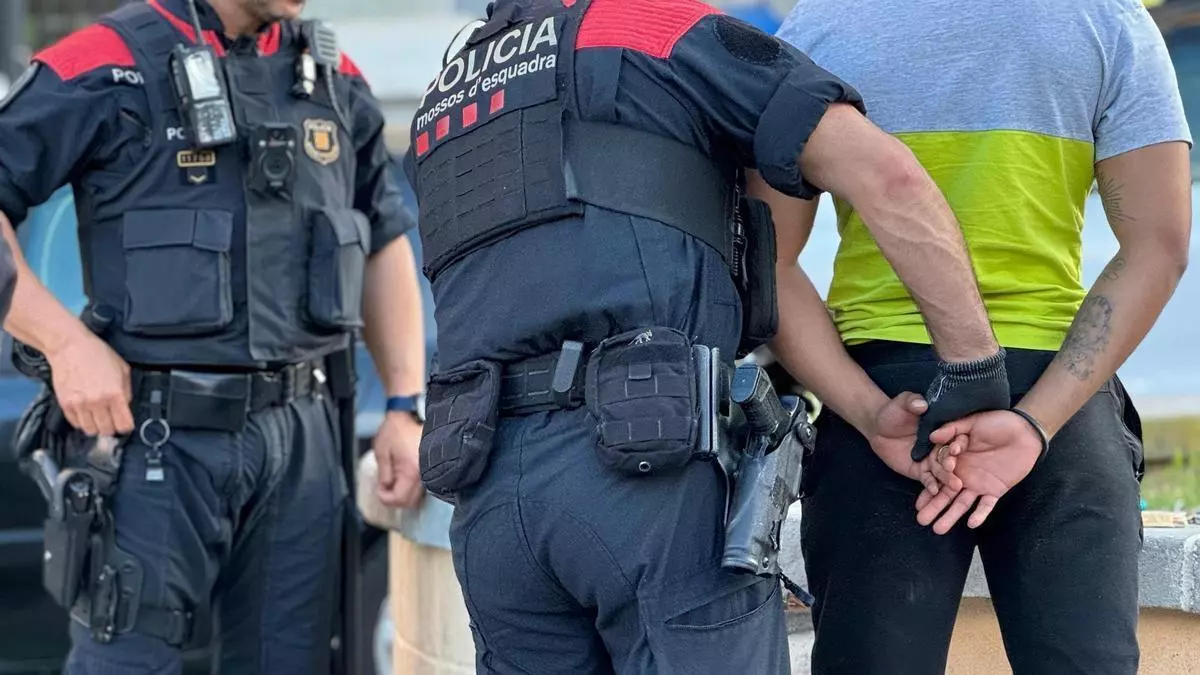 La mitad de los robos violentos de L'Hospitalet de Llobregat se cometen en patinete y hay ladrones de entre 11 y 13 años