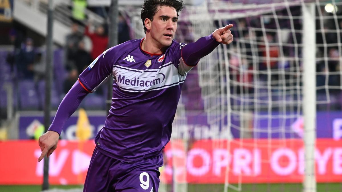 6. El delantero de la Fiorentina, Dusan Vlahovic, es el que más goles lleva esta temporada en la Serie A, hecho que le permite ser sexto en la Bota de Oro con sus 32 puntos (16 goles)