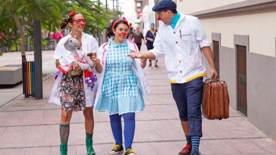 De izquierda a derecha, Laura Negrín, Ainara Febles y Nicolás Figuretti, ayer.