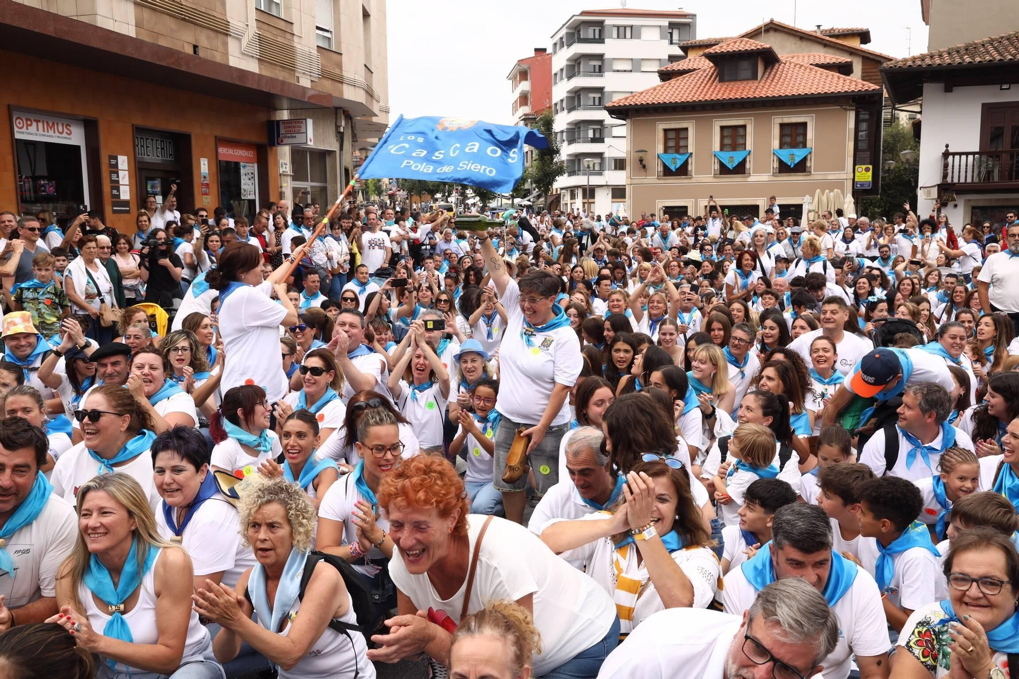 En imágenes: Miles de romeros celebran el Carmín en la Pola