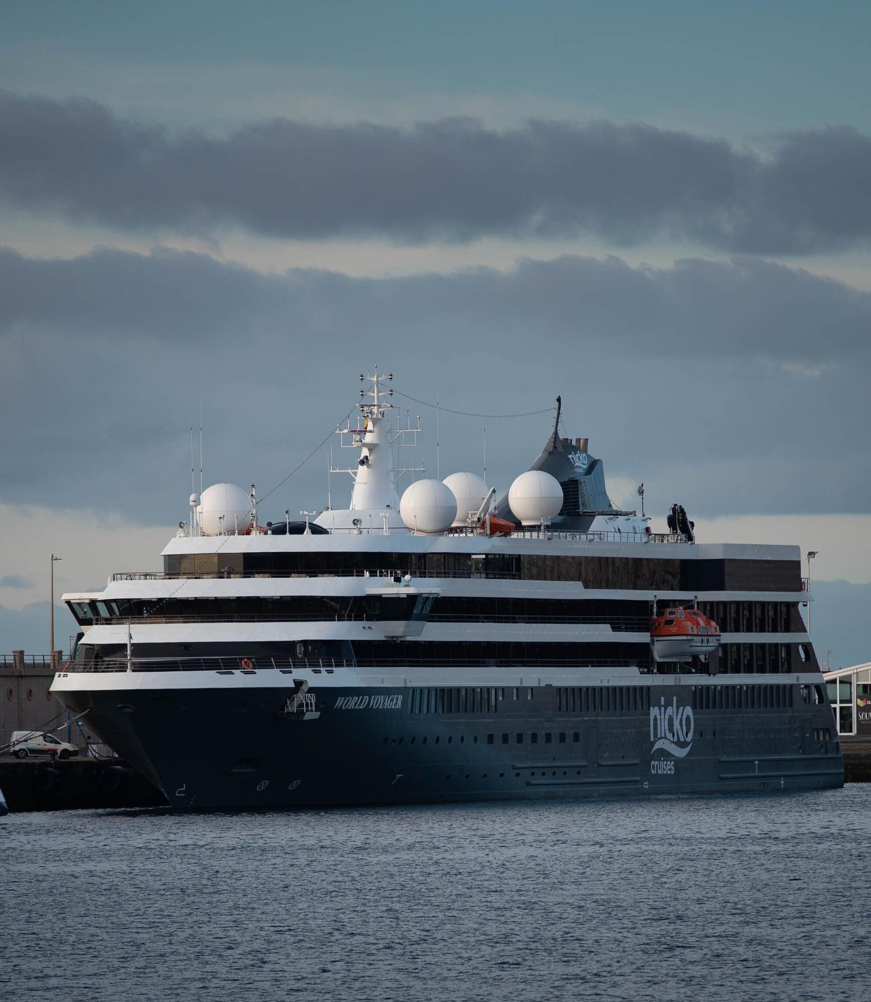 Los cruceros toman Santa Cruz