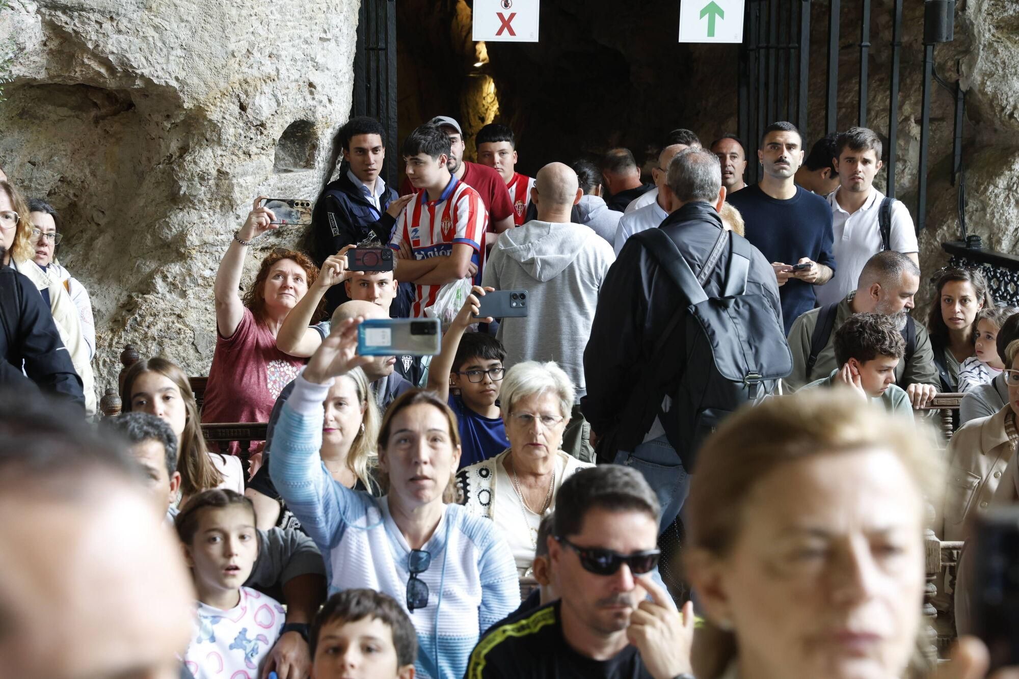 EN IMÁGENES: Visita del Sporting a La Santina en Covadonga