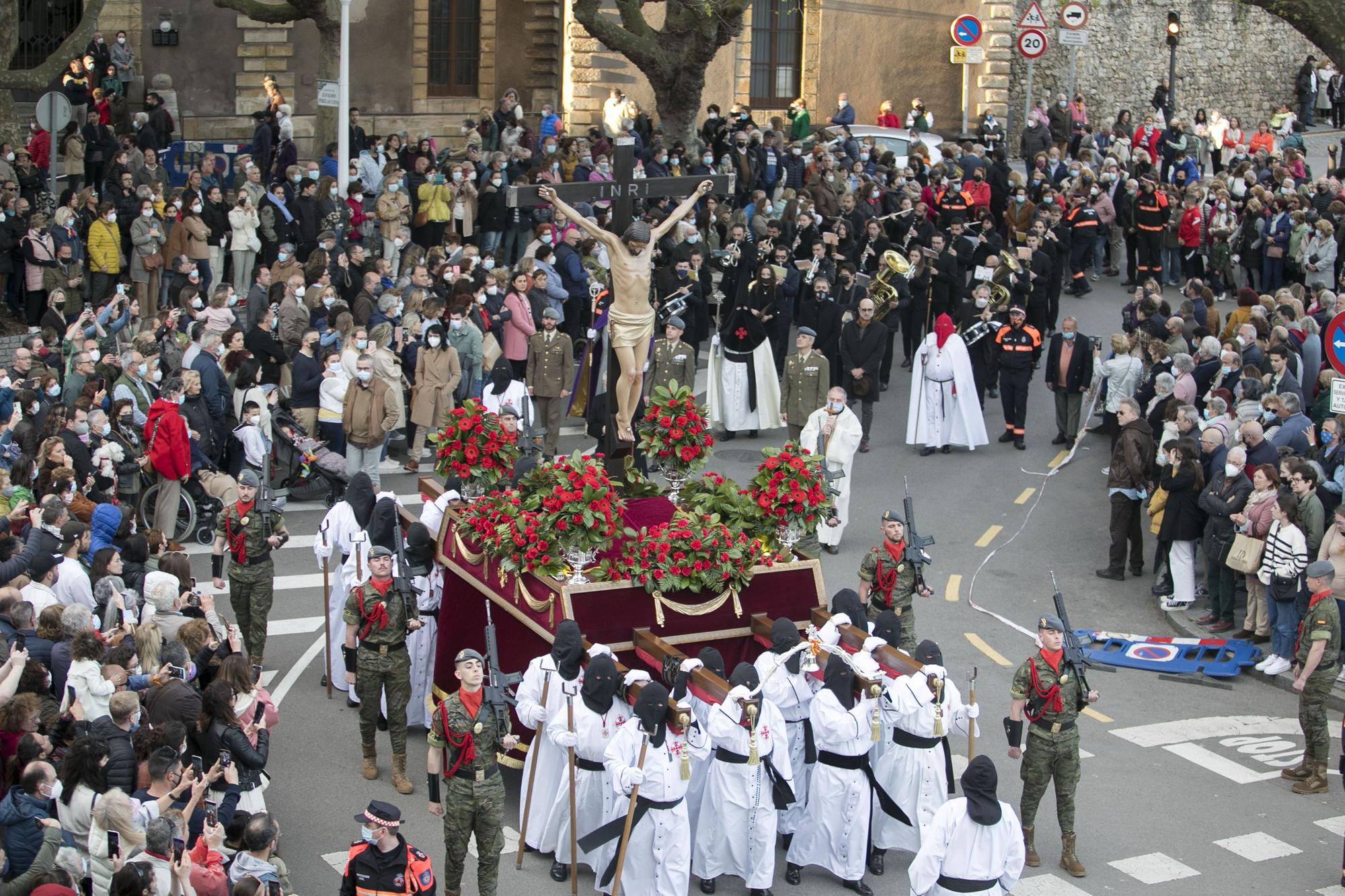 EN IMÁGENES: Gijón arropa al Cristo de los Mártires en su regreso a las calles