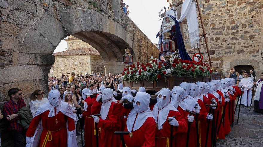 Sábado Santo en Cáceres: sin descanso, a otro frenesí cofrade