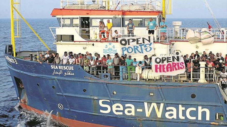 Salvini impide el desembarco de 42 inmigrantes en Italia