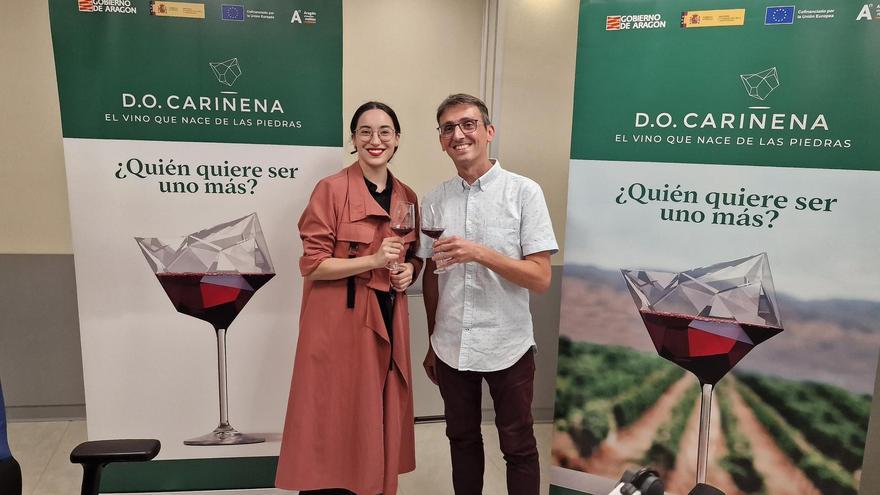 Raúl Igual conversa con Pilar Sicilia: «El vino me inspira y me invita a reflexionar sobre mis creaciones»