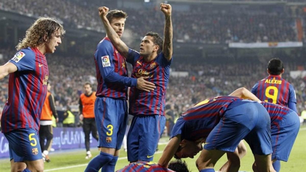 Real Madrid 1-3 Barcelona (10-12-2011): El Barça sigue visitando el Bernabéu y sigue cosechando grandes resultados. El Madrid de Mou no encuentra la fórmula para ganarle al cuadro de Pep. Era partido de Liga. Real Madrid 1-3 Barcelona (10-12-2011): El Barça sigue visitando el Bernabéu y sigue cosechando grandes resultados. El Madrid de Mou no encuentra la fórmula para ganarle al cuadro de Pep. Era partido de Liga.