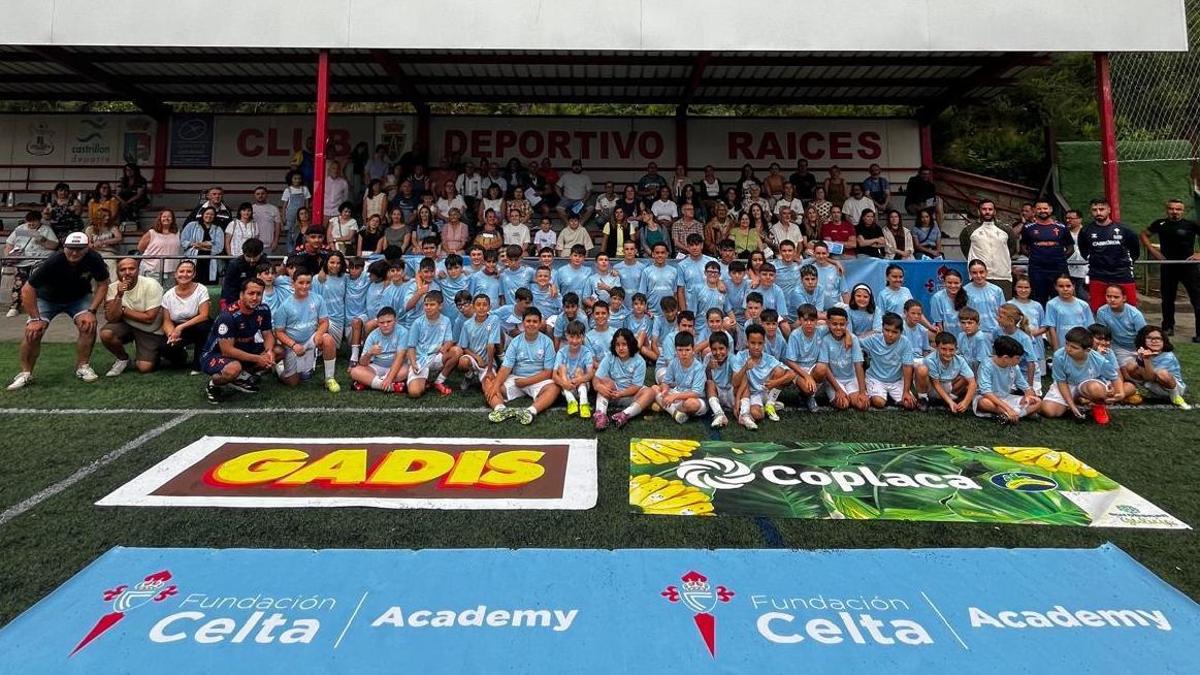 Foto de familia del campus en la jornada de clausura.