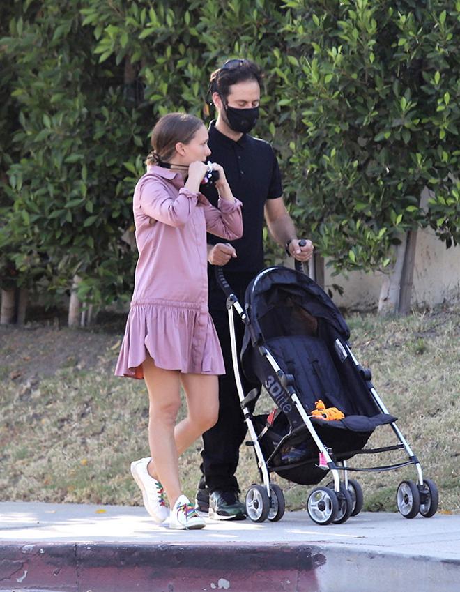 Natalie Portman y su pareja, Benjamin MIllepied, en Los Ángeles