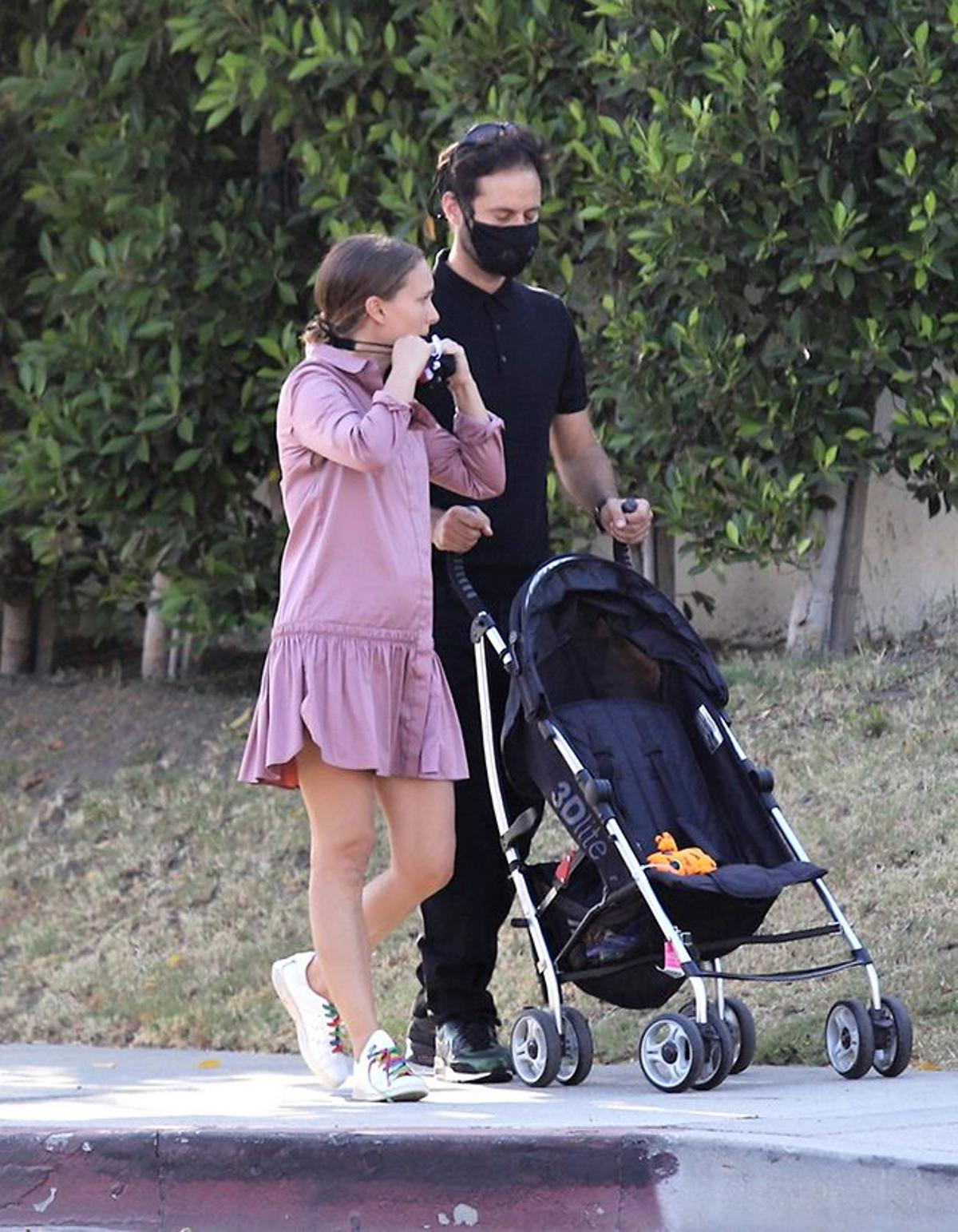 Natalie Portman y su pareja, Benjamin MIllepied, en Los Ángeles