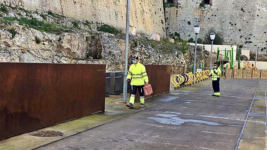 Imagen de los contenedores de la plaza del Parque.