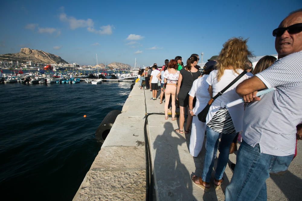 Miles de personas se dan cita en el Village del Puerto de Alicante para disfrutar del estreno de la competición