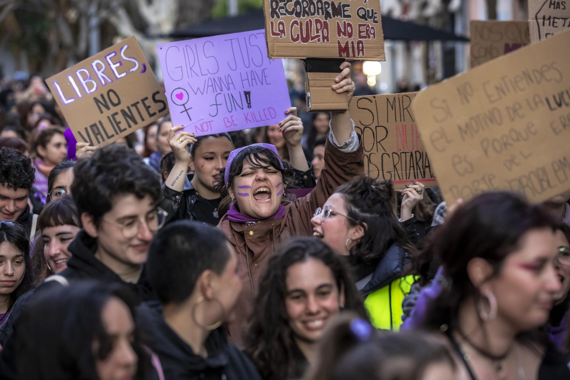 Manifestación feminista en Palma alternativa a favor de los derechos trans