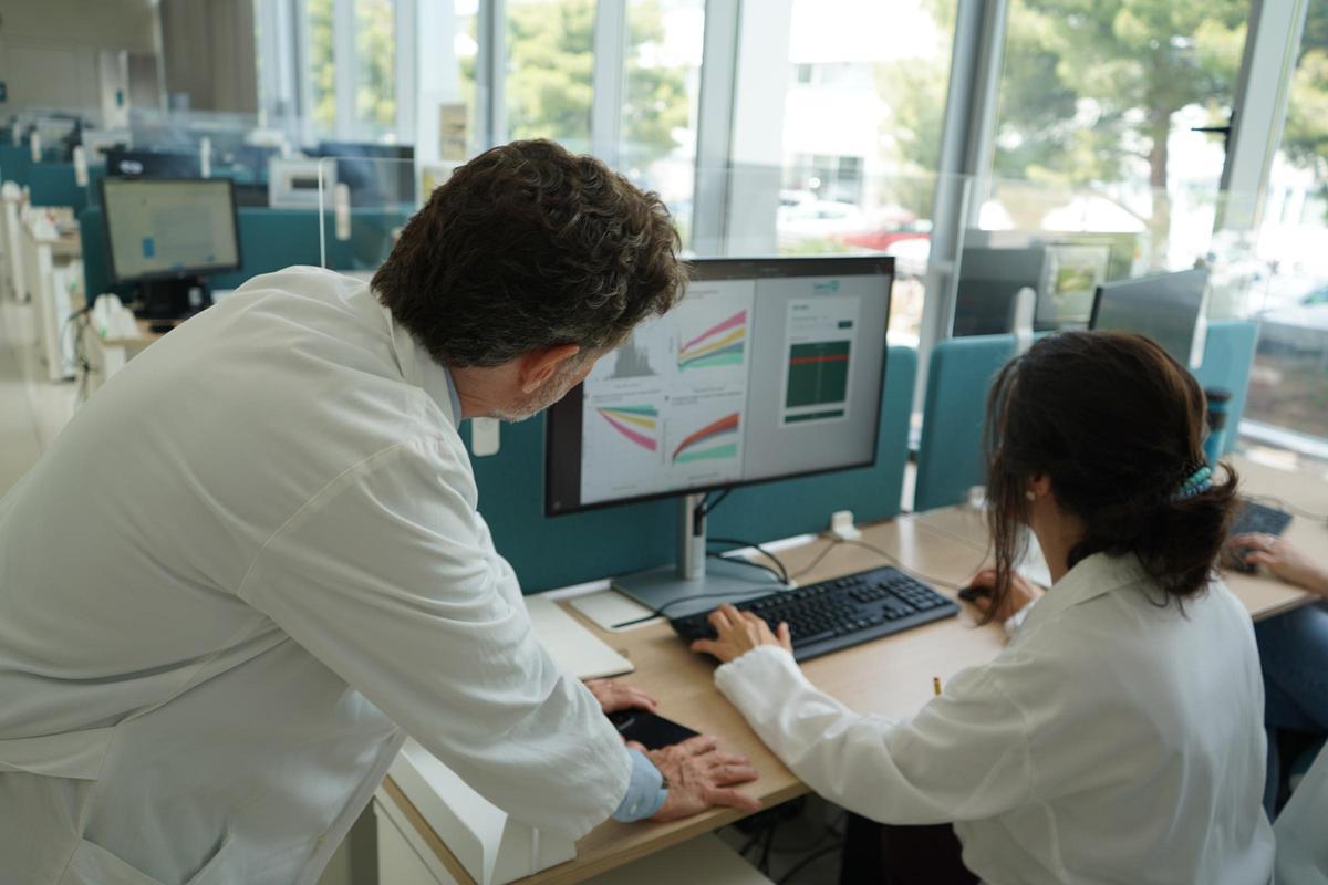 Médicos del Servicio de Neurología de Vall dHebron, donde se trata la esclerosis múltiple.