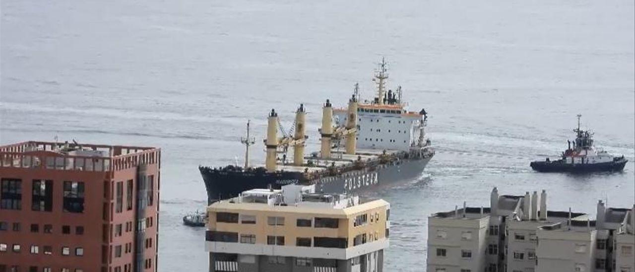 Así fue la operación para evitar que un barco se estrellara contra la Avenida Marítima (26/04/2021)