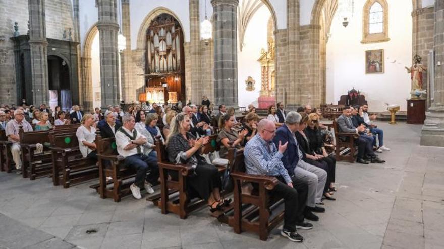 Amigos y familiares despiden a Ángel Ferrera en la catedral de Las Palmas