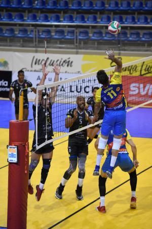 DEPORTES. 03-11-18 VECINDARIO. SANTA LUCIA DE TIRAJANA. Partido de Voleibol masculino: Vecindario ACE Gran Canaria - Ushuaña Ibiza Voley FOTOS: JUAN CASTRO.  | 03/11/2018 | Fotógrafo: Juan Carlos Castro