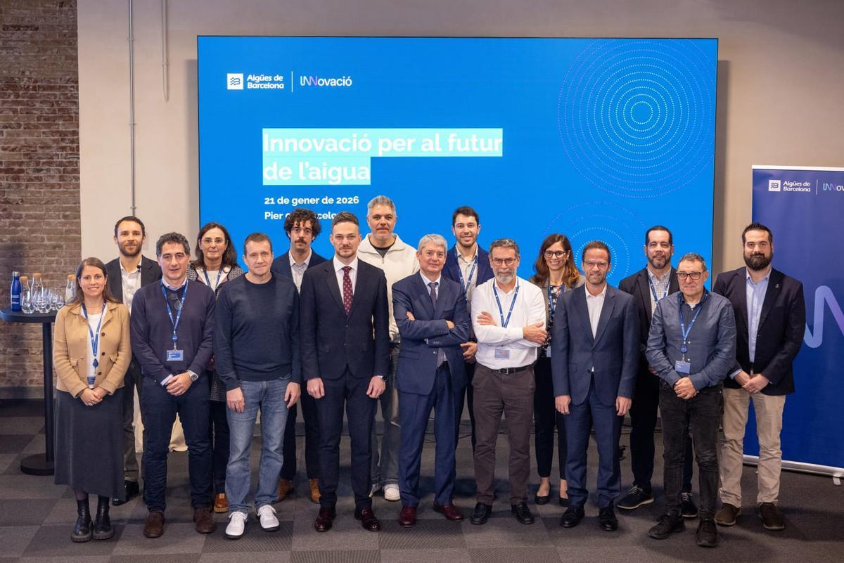 La dirección de Aigües de Barcelona con representantes de los grupos de interés de la compañía durante la jornada 'Innovación para el futuro del agua'