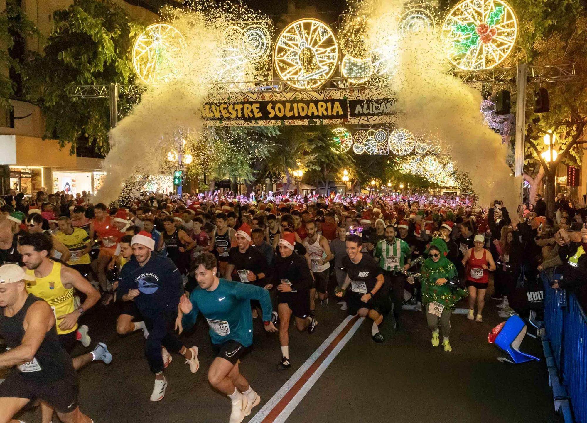 La San Silvestre de Alicante llena de colorido la ciudad